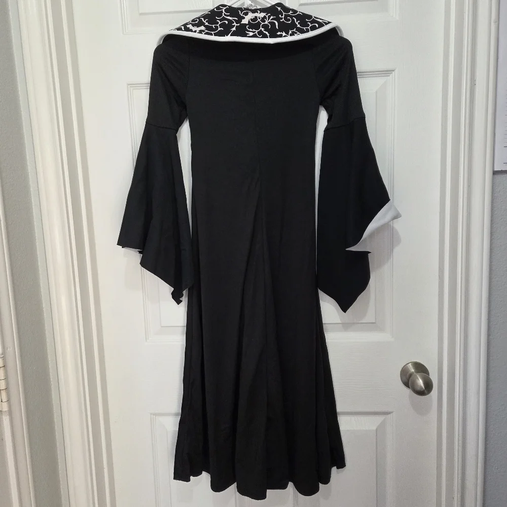 Spirit Halloween Child Midnight Vampiress Black & White Costume Size 6 Vampire